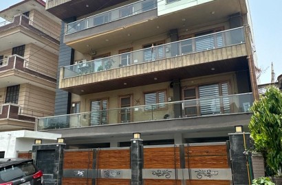 756 - Builder Floors