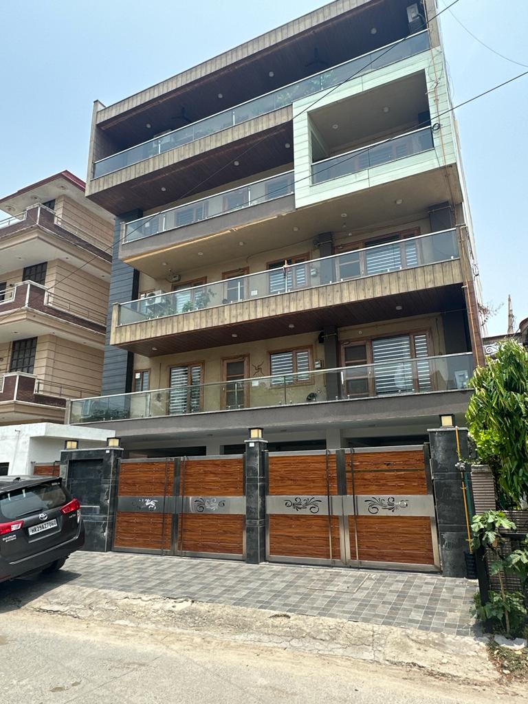 756 - Builder Floors